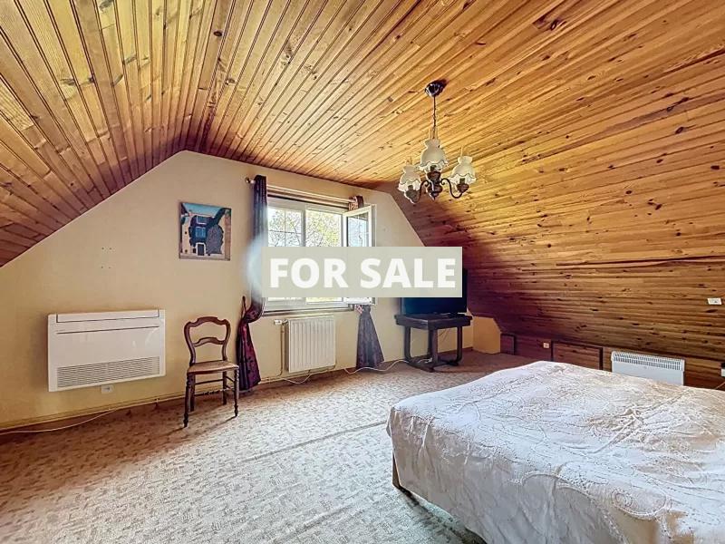 Detached House with Home Cinema and LovelyGarden