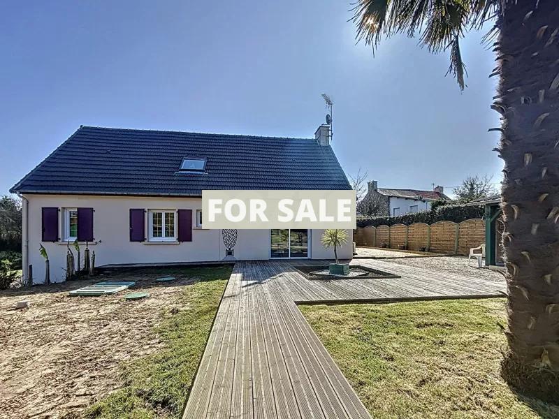 Detached House with Home Cinema and LovelyGarden