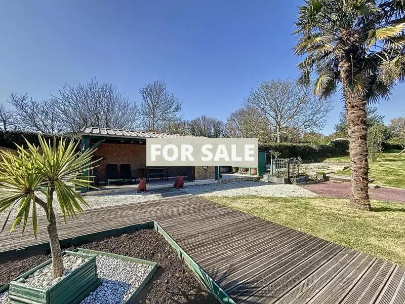 Detached House with Home Cinema and LovelyGarden