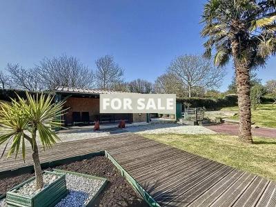 Detached House with Home Cinema and LovelyGarden