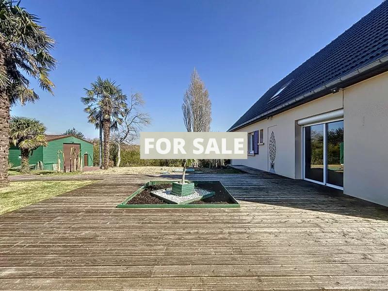 Detached House with Home Cinema and LovelyGarden