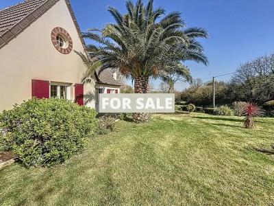 Detached House with Home Cinema and LovelyGarden