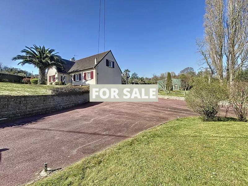 Detached House with Home Cinema and LovelyGarden