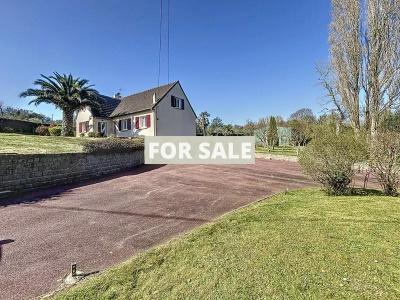 Detached House with Home Cinema and LovelyGarden