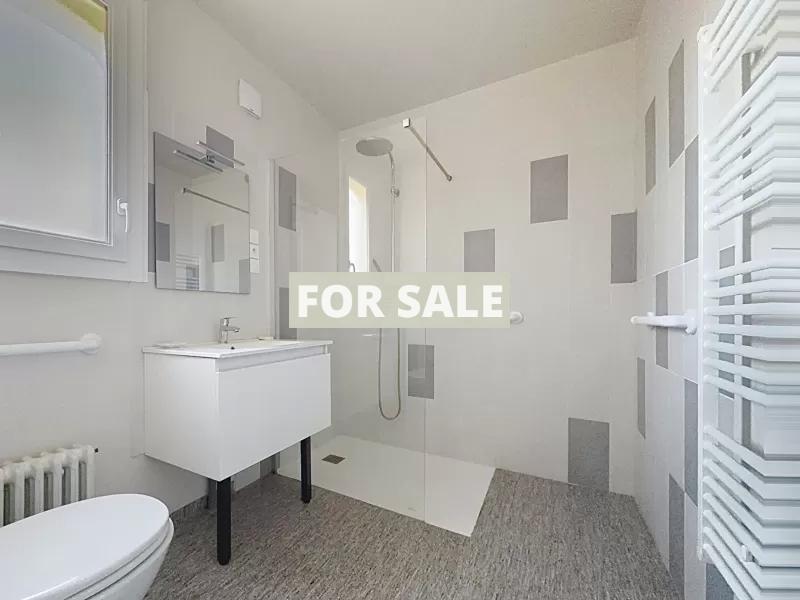 Detached House in Good Order by the Coast