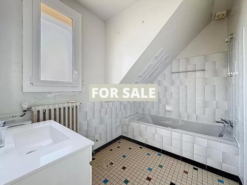 Detached House in Good Order by the Coast