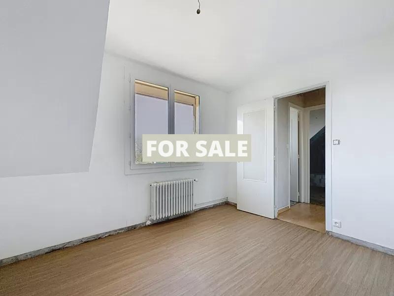 Detached House in Good Order by the Coast