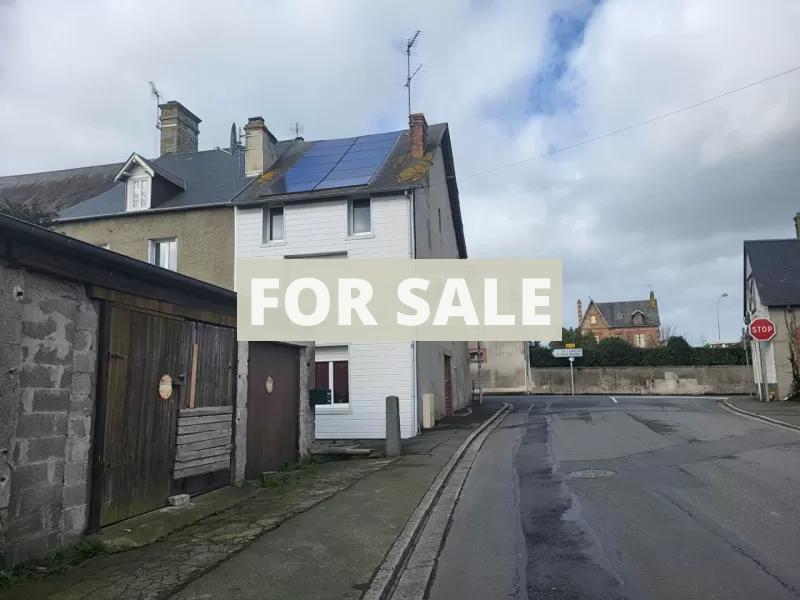 Main Photo of a 4 bedroom  Town House for sale