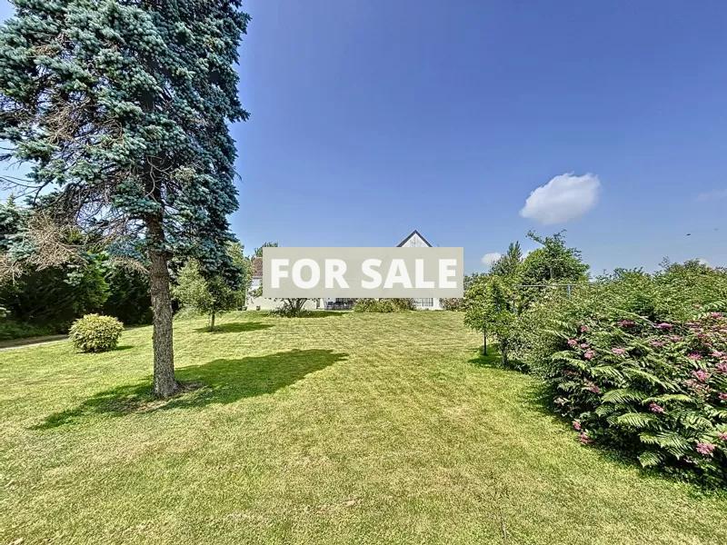 Detached House with Garden by the Coast