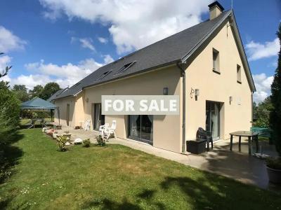 Detached House with Garden