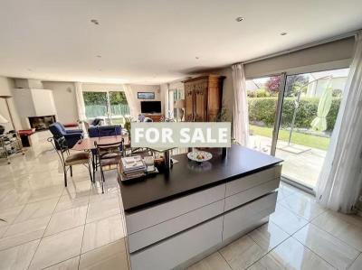 Detached House with Garden