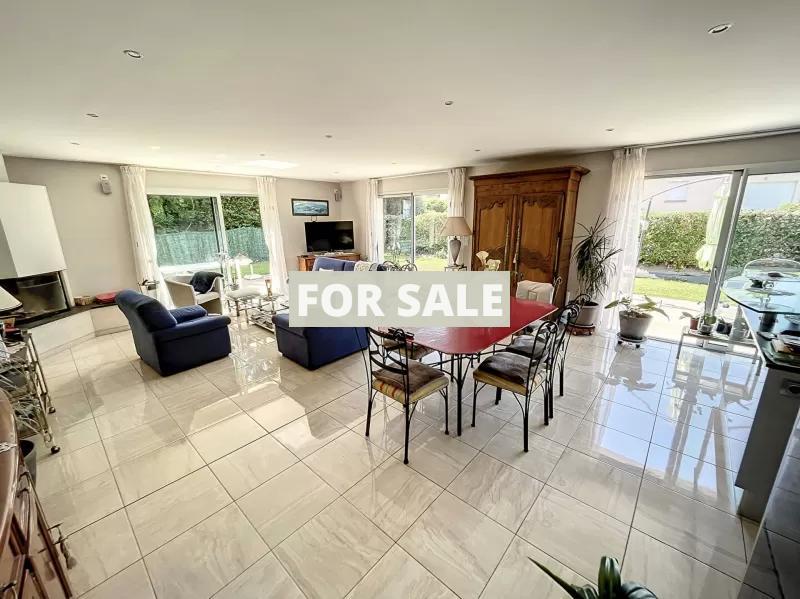 Detached House with Garden