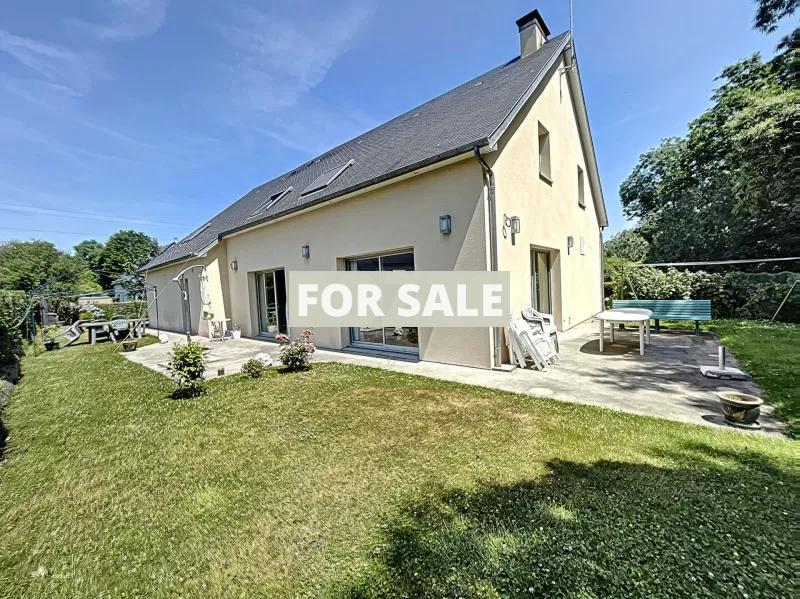 Detached House with Garden