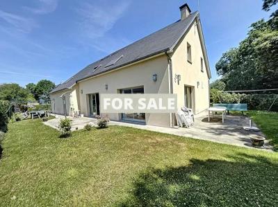Detached House with Garden