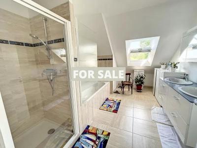 Detached House with Garden