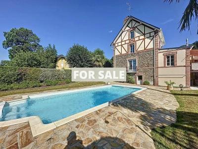 Detached House with Garden by the Coast