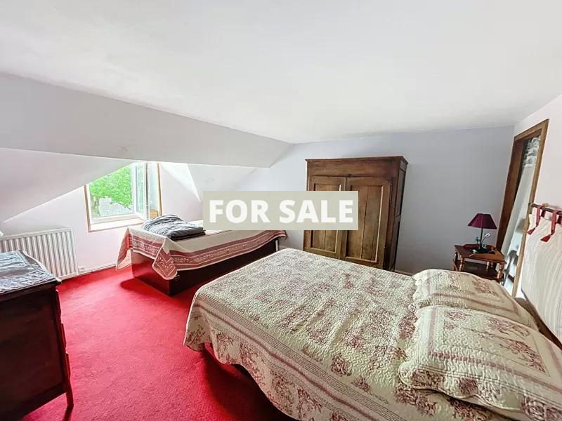 Detached House with Lovely Large Garden