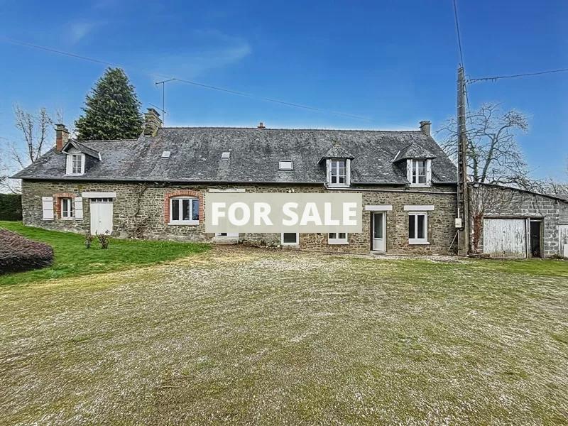 Main Photo of a 5 bedroom  Country House for sale