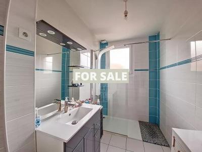 Detached House with Landscaped Garden