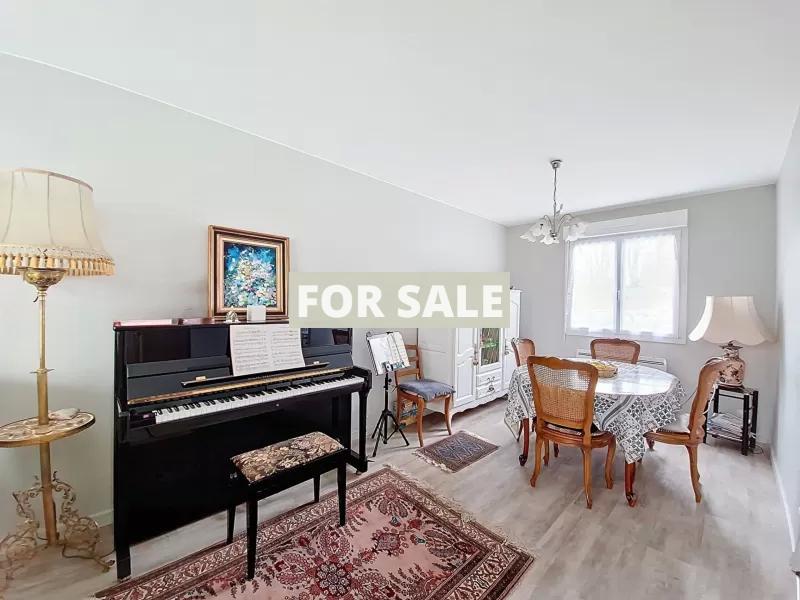 Detached House with Landscaped Garden