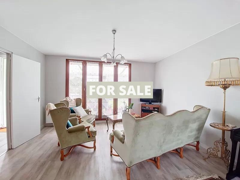 Detached House with Landscaped Garden