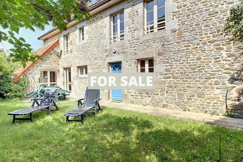 Main Photo of a 4 bedroom  House for sale
