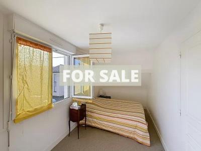 Detached House in Coastal Resort Town