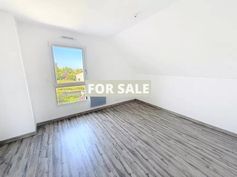 Detached House with Garden by the Coast