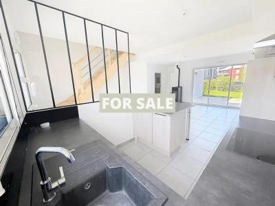 Detached House with Garden by the Coast