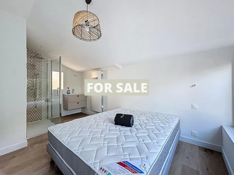 Contemporary House in Coastal Location with Sea View