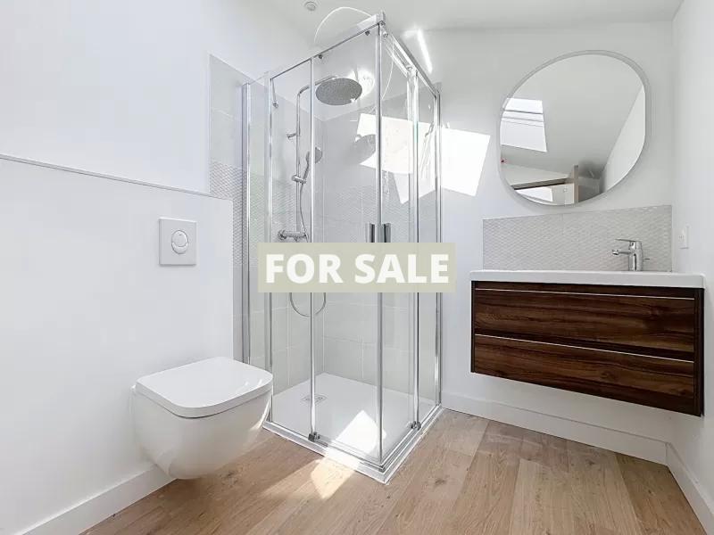 Contemporary House in Coastal Location with Sea View