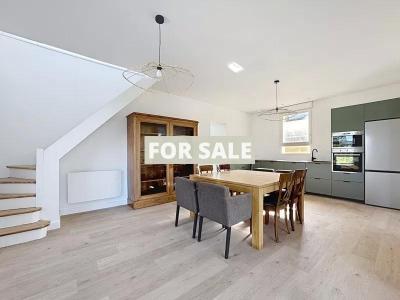 Contemporary House in Coastal Location with Sea View