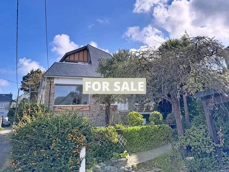 Contemporary House in Coastal Location with Sea View