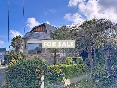 Contemporary House in Coastal Location with Sea View