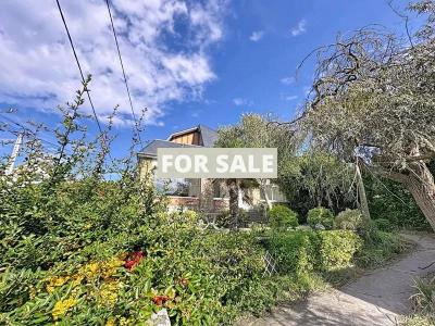 Contemporary House in Coastal Location with Sea View