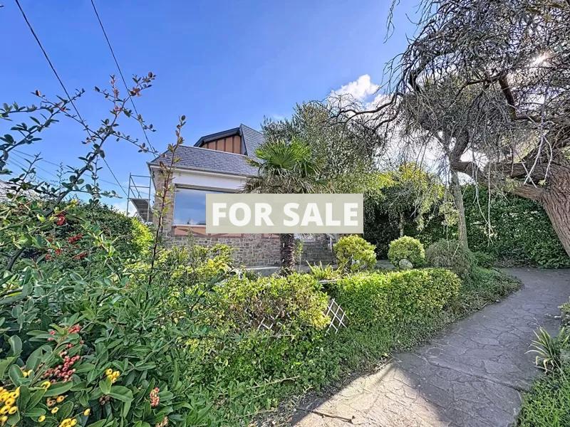 Contemporary House in Coastal Location with Sea View