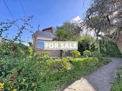 Contemporary House in Coastal Location with Sea View
