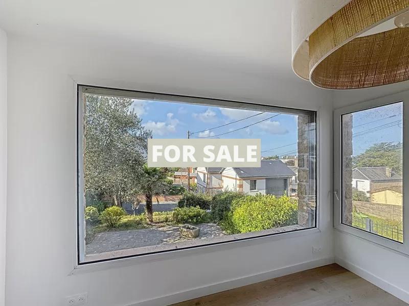 Contemporary House in Coastal Location with Sea View