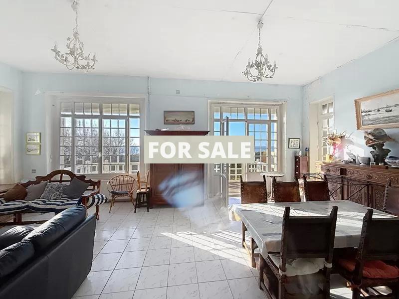 Detached Sea Front Property with Panoramic Sea Views