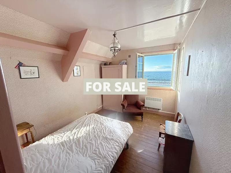 Detached Sea Front Property with Panoramic Sea Views