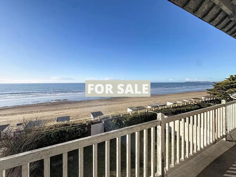 Detached Sea Front Property with Panoramic Sea Views
