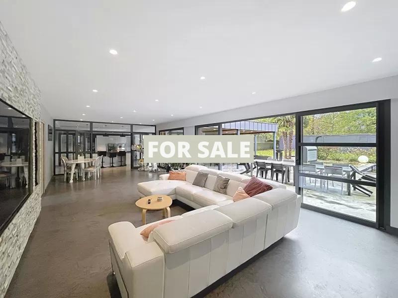 Contemporary Detached House in Private Setting