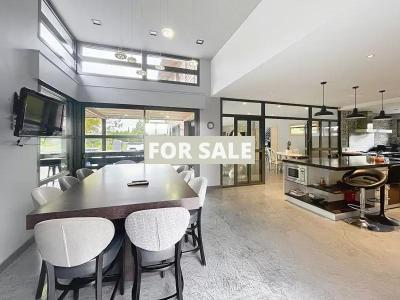 Contemporary Detached House in Private Setting