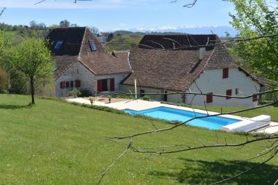 Farmhouse with Guest House, Pool & Mountain Views