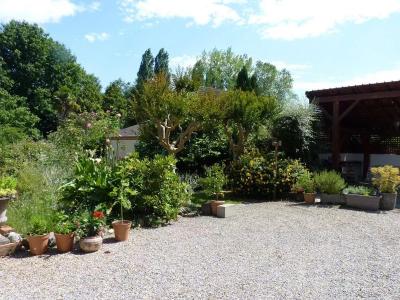 Beautiful House With Guest House And Garden