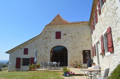 Farmhouse with Guest House, Pool & Mountain Views