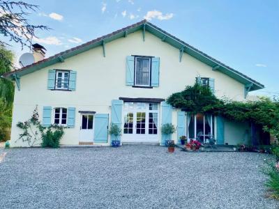 Renovated Farmhouse With Swimming Pool and Land
