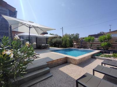 Beautiful Detached House With Pool And Garden