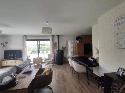 Beautiful Detached House With Pool And Garden