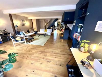 Stylish Town House With Spacious Courtyard